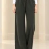 Women's wide-leg trousers with an elasticated drawstring waistband