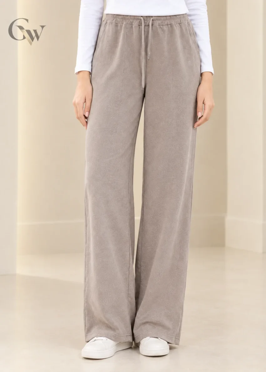 Women's wide-leg trousers with an elasticated drawstring waistband